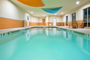 holiday inn express and suites dallas east fair park