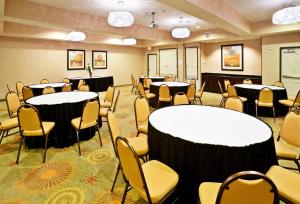 holiday inn express and suites dallas east fair park