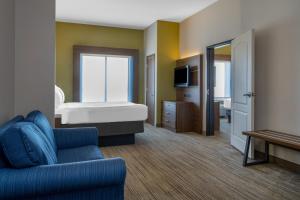 holiday inn express and suites dallas east fair park