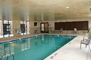 hampton inn and suites dallas arlington n entertainment dist