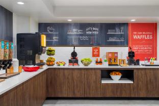 hampton inn and suites dallas arlington n entertainment dist