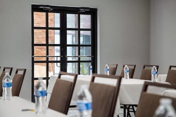 hampton inn and suites dallas arlington n entertainment dist