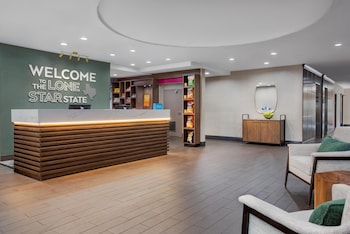 hampton inn and suites dallas arlington n entertainment dist