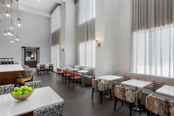 hampton inn and suites dallas arlington n entertainment dist