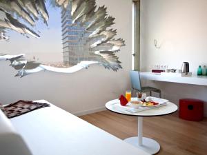 renaissance barcelona fira hotel