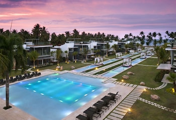 sublime samana hotel and residences