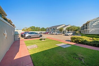 americas best value inn and suites brenham