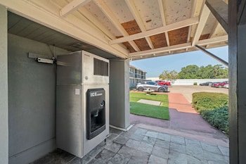 Americas Best Value Inn & Suites Brenham,,2 star