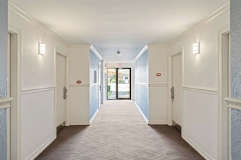 Americas Best Value Inn & Suites Brenham,,2 star