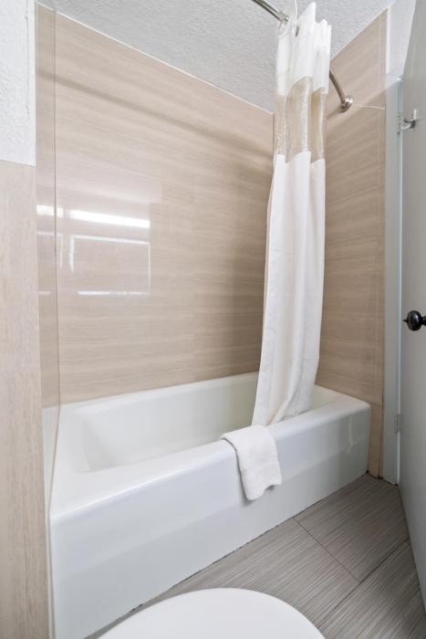 americas best value inn and suites brenham