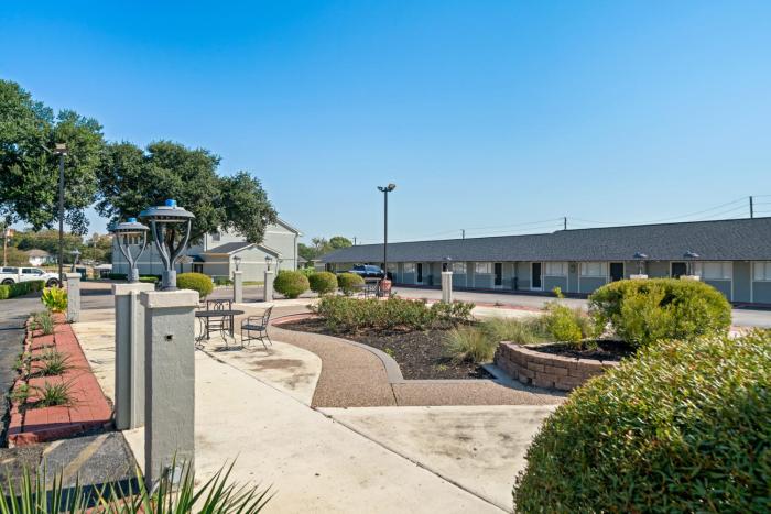 americas best value inn and suites brenham