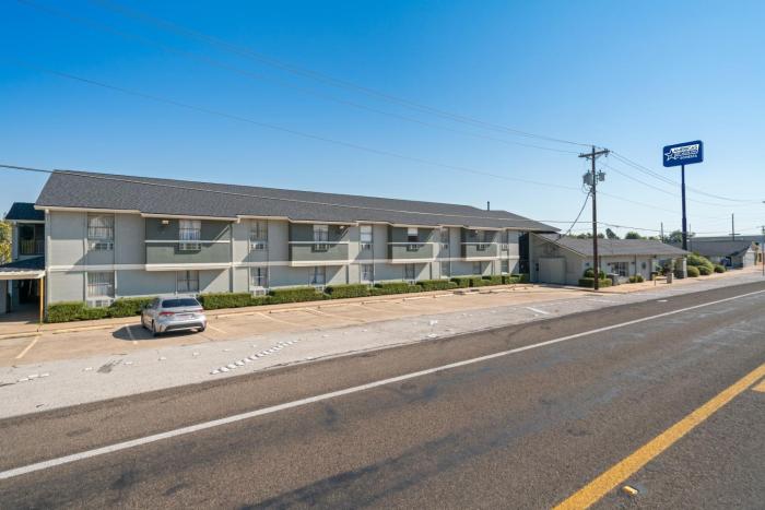 americas best value inn and suites brenham