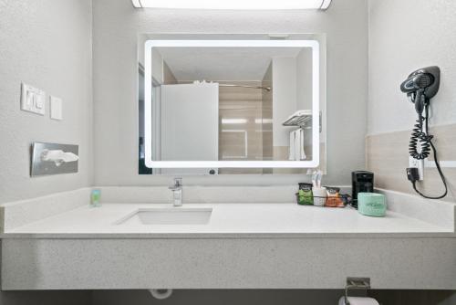 americas best value inn and suites brenham
