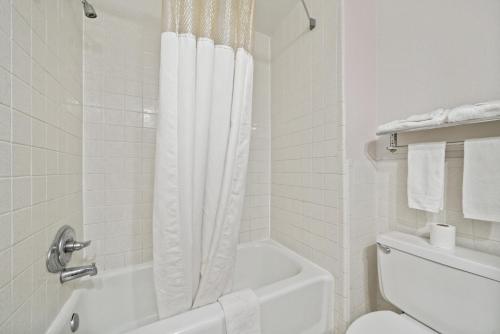 americas best value inn and suites brenham