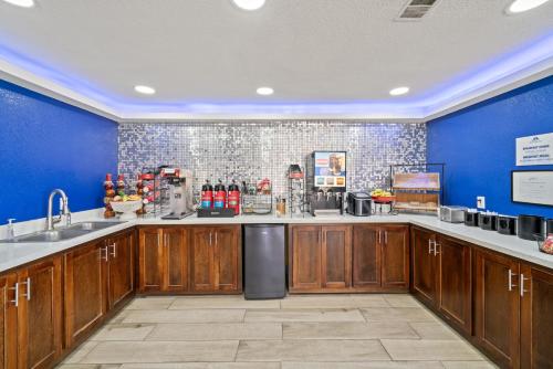 americas best value inn and suites brenham