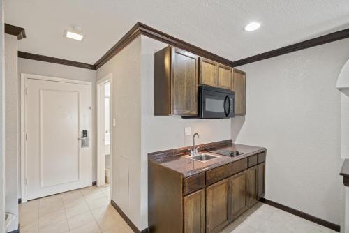 americas best value inn and suites brenham