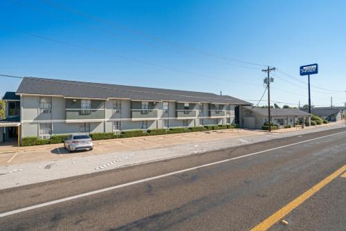americas best value inn and suites brenham