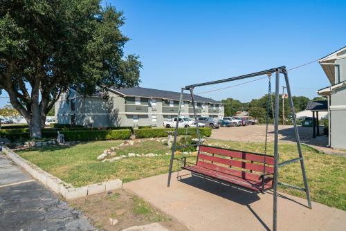 americas best value inn and suites brenham