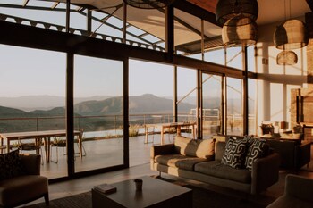 khanyisa mountain lodge
