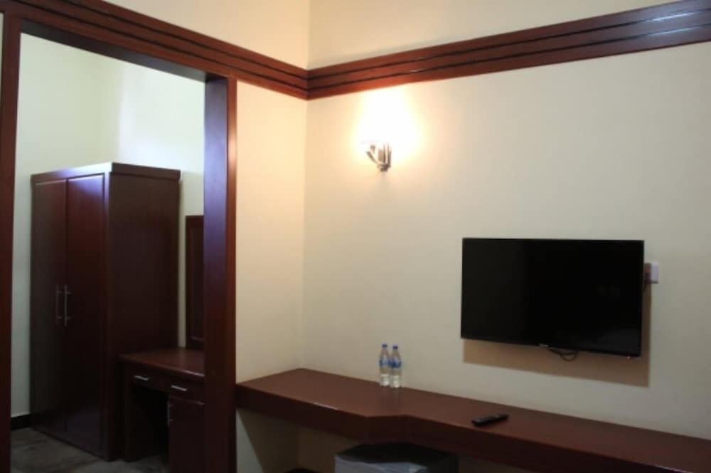royal village hotel company
