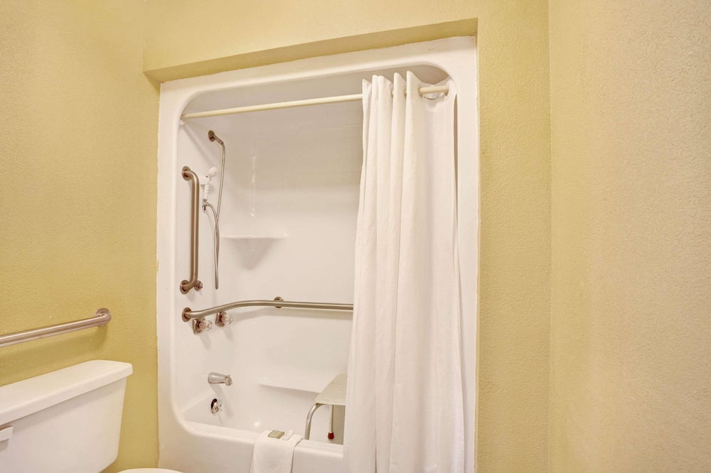 super 8 by wyndham whites creek nashville nw area