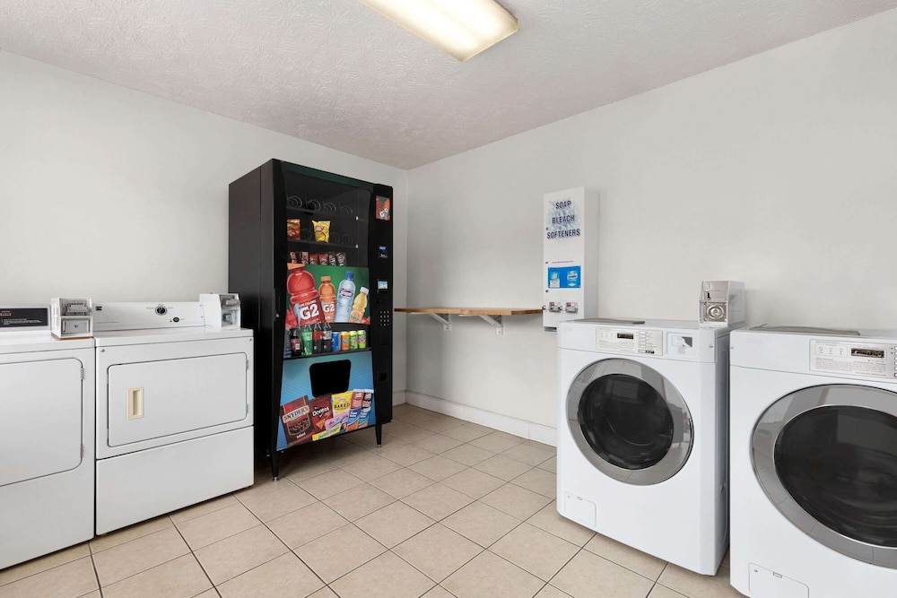 super 8 by wyndham whites creek nashville nw area