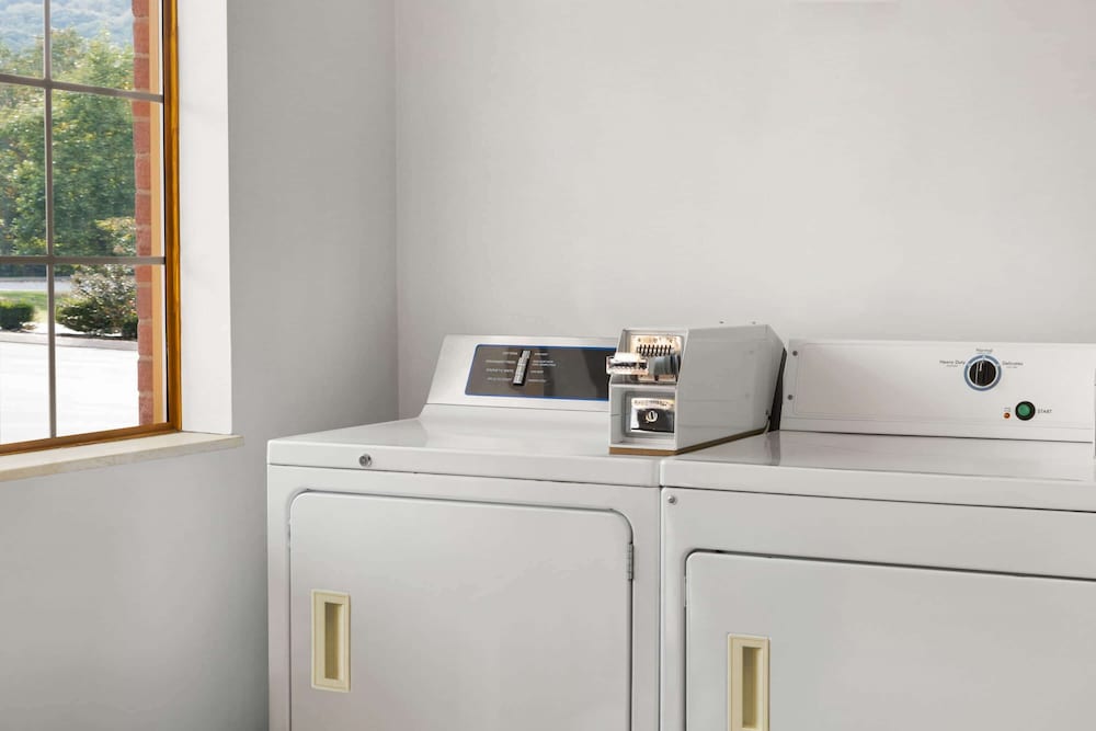 super 8 by wyndham whites creek nashville nw area