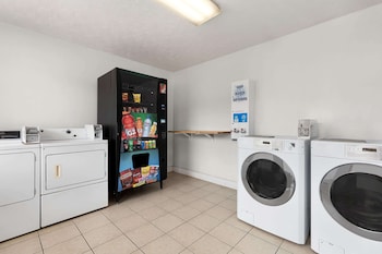 super 8 by wyndham whites creek nashville nw area