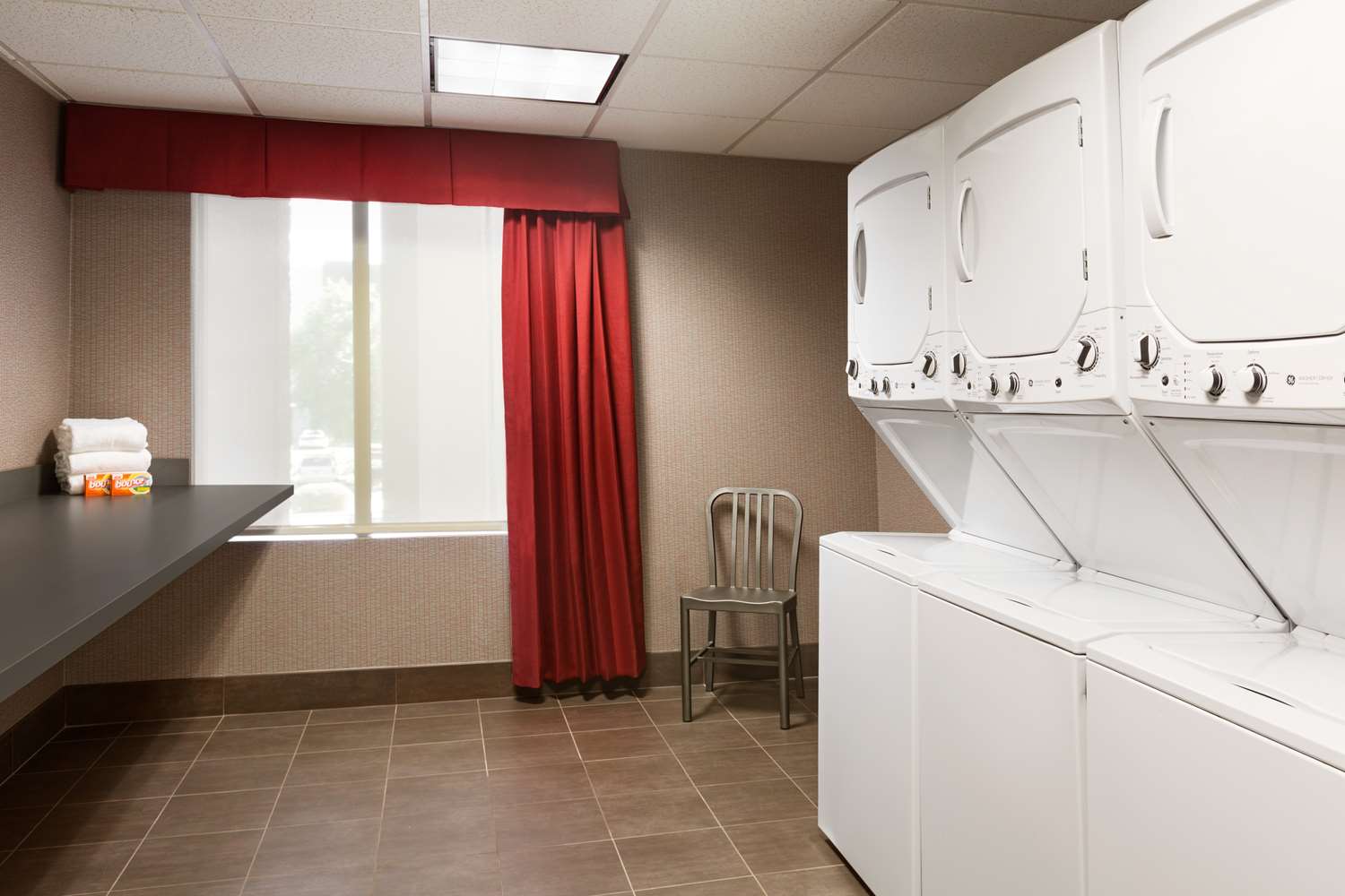 hampton inn and suites phoenix glendale westgate