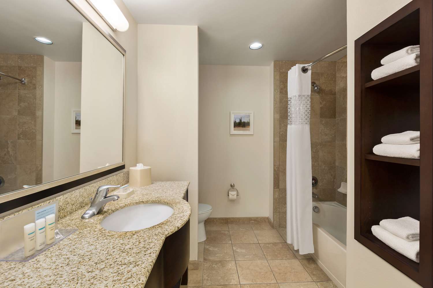 hampton inn and suites phoenix glendale westgate