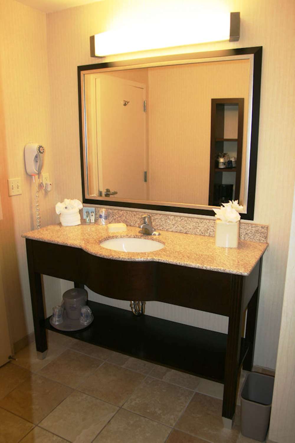 hampton inn and suites phoenix glendale westgate