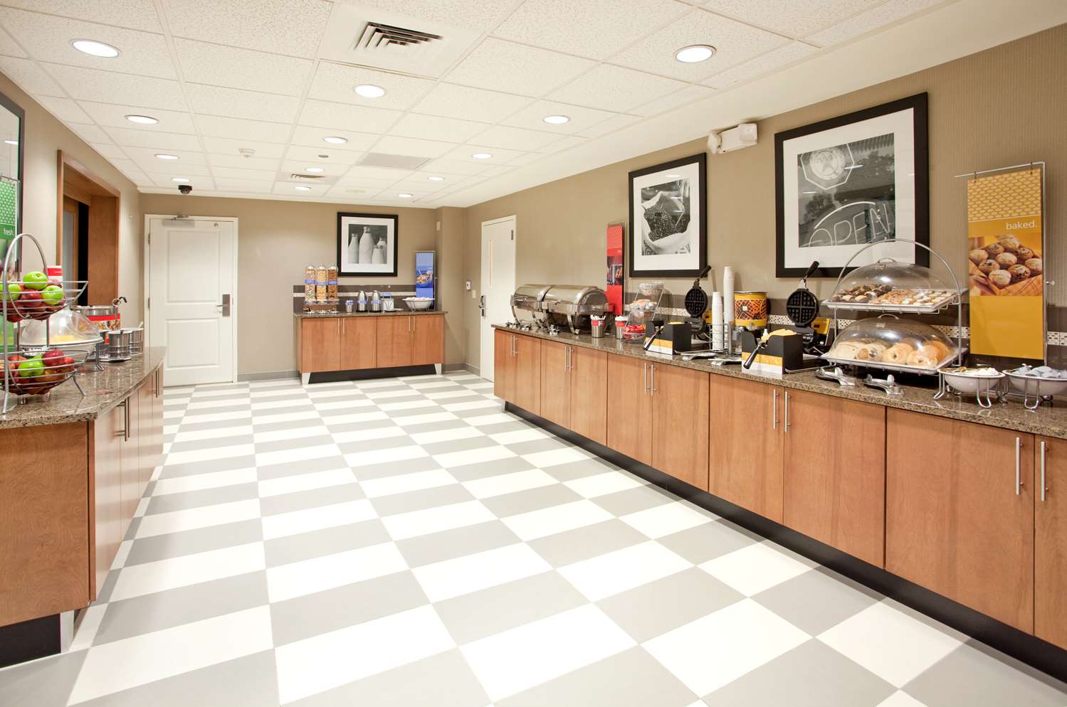 hampton inn and suites phoenix glendale westgate