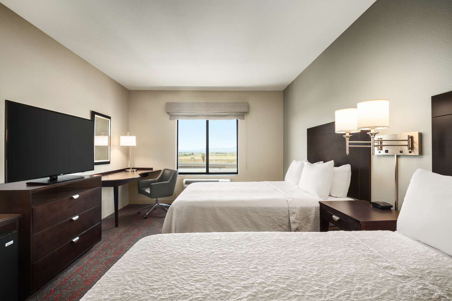 hampton inn and suites phoenix glendale westgate