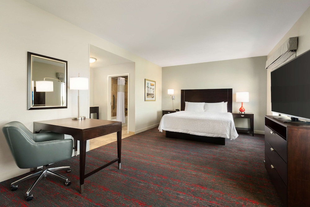 hampton inn and suites phoenix glendale westgate