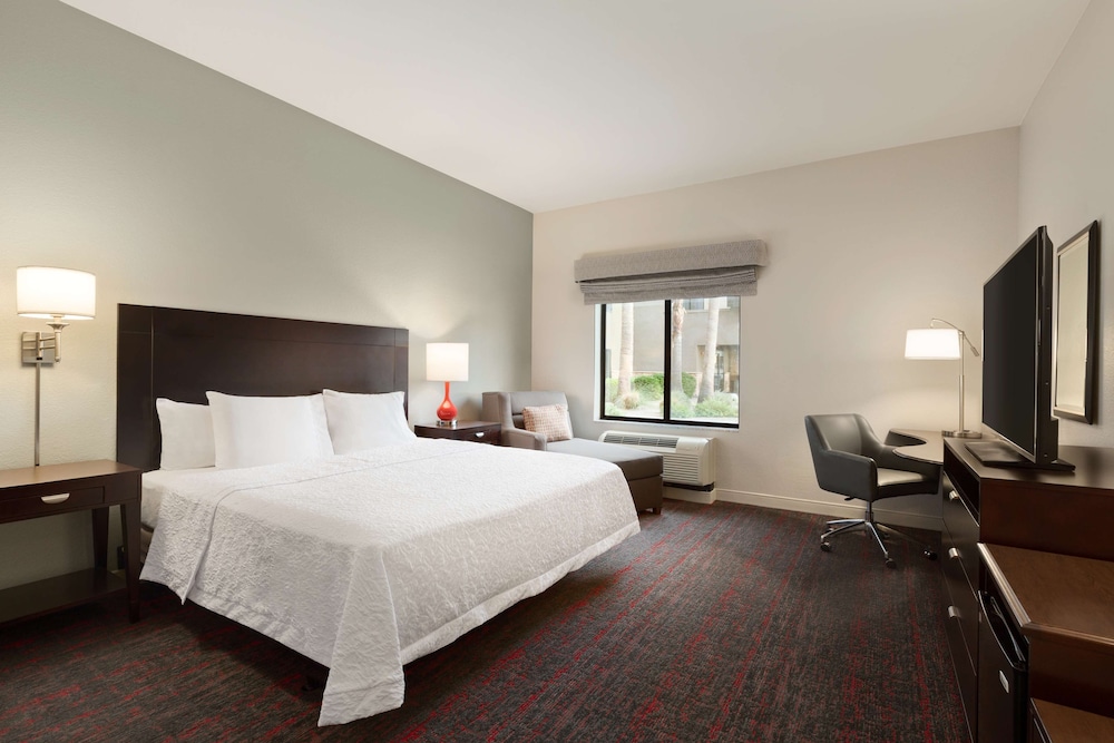 hampton inn and suites phoenix glendale westgate