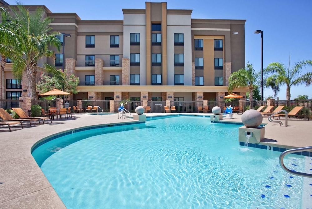 hampton inn and suites phoenix glendale westgate