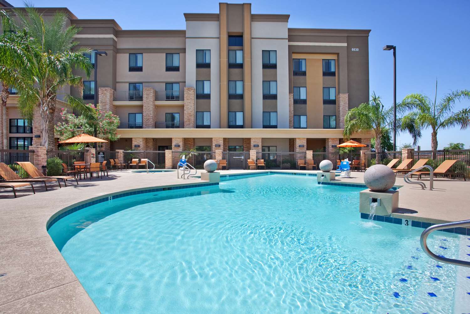 hampton inn and suites phoenix glendale westgate