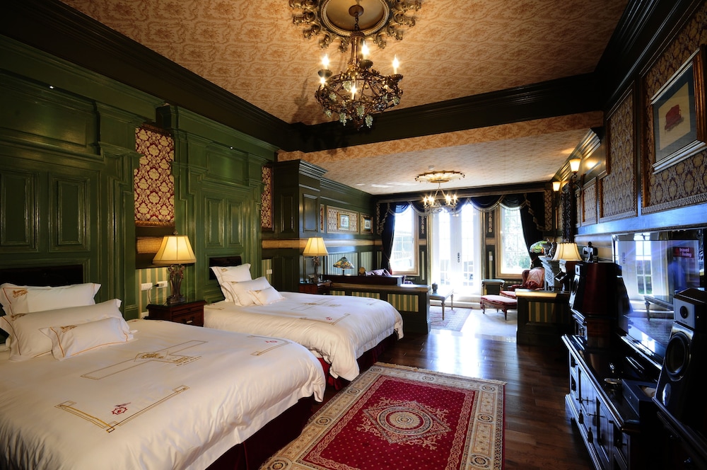 the old england manor