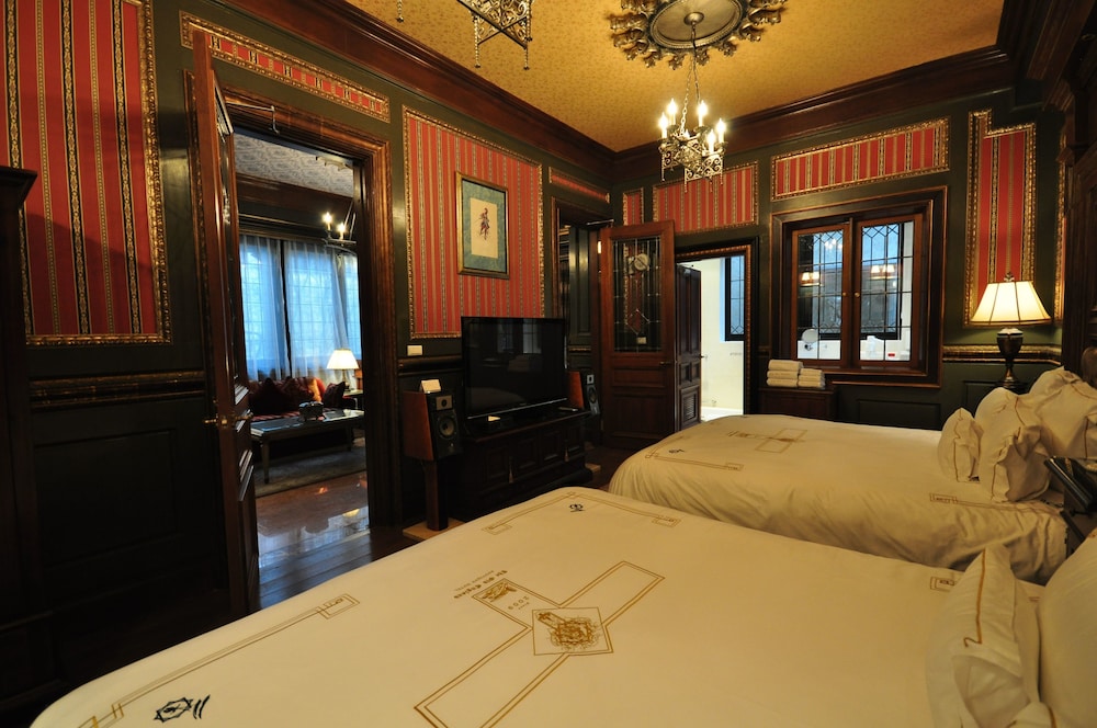 the old england manor