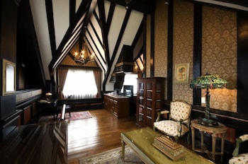 The Old England Manor,,5 star