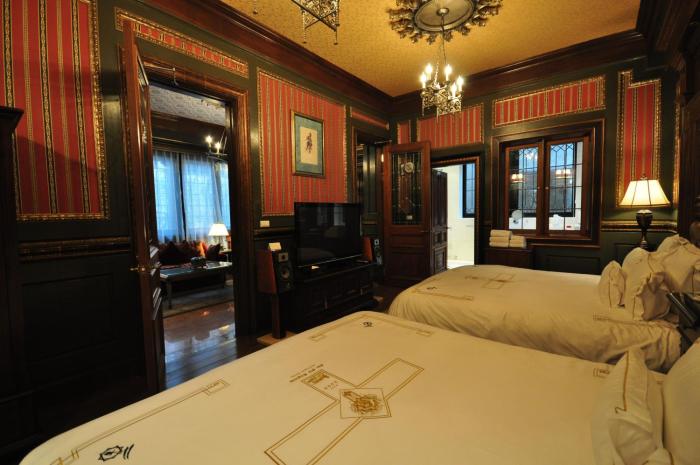 the old england manor
