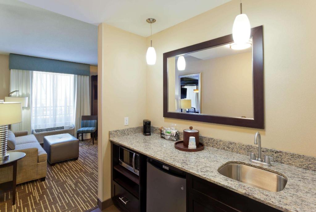 hampton inn and suites denver airport gateway park