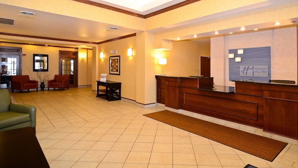 holiday inn express hotel and suites fort atkinson by ihg