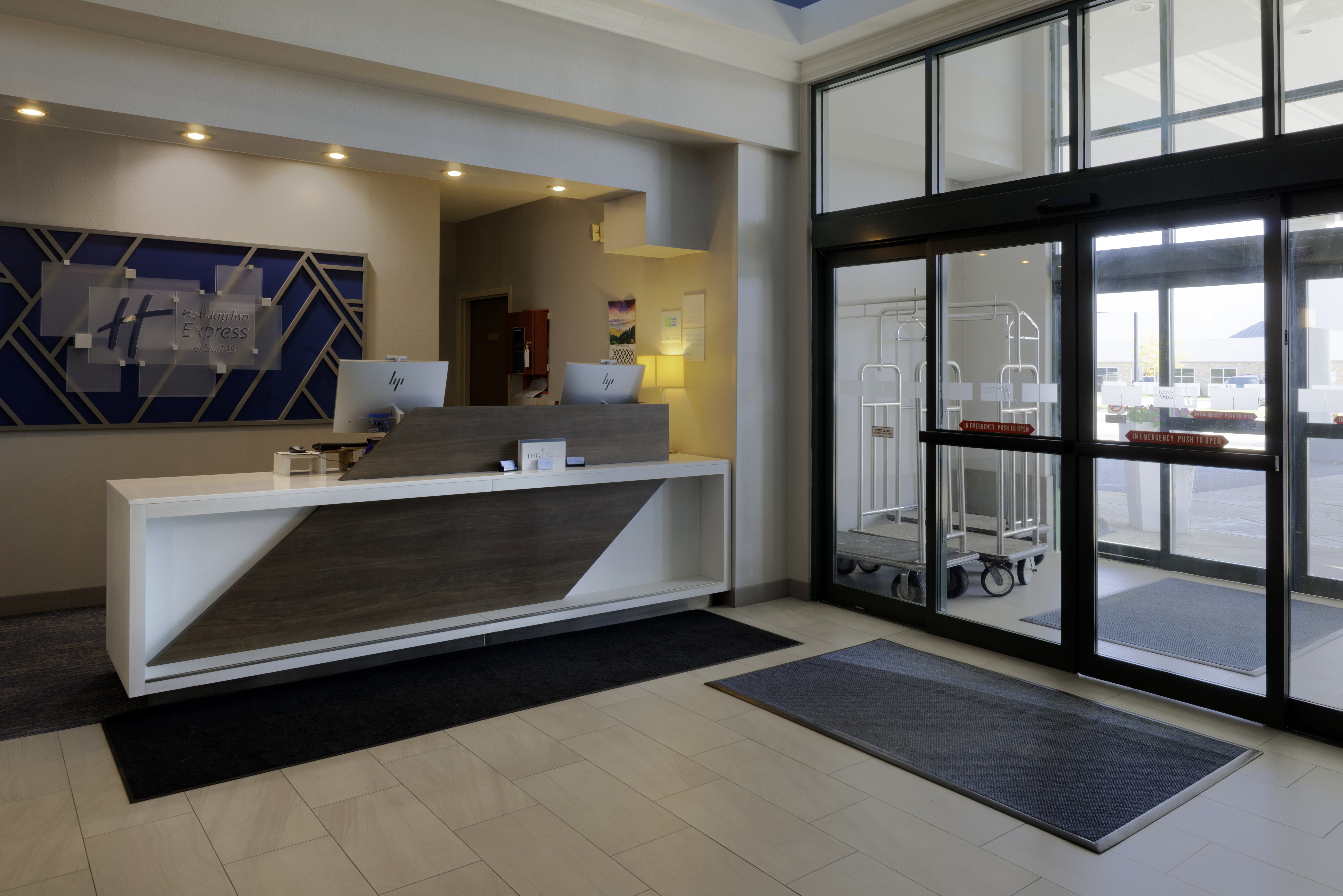 holiday inn express hotel and suites fort atkinson by ihg
