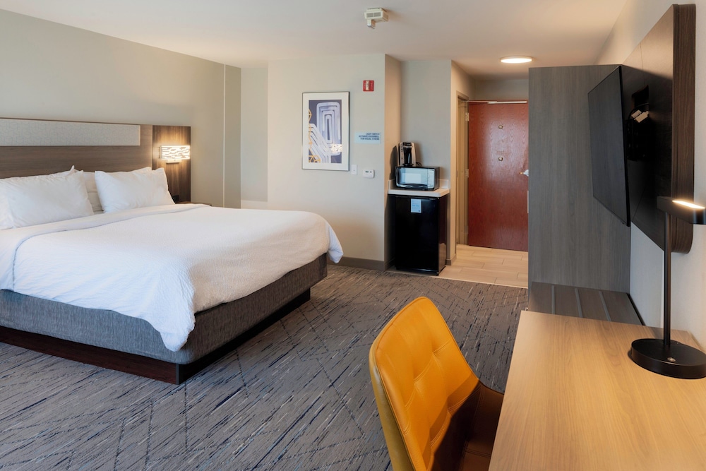 holiday inn express hotel and suites fort atkinson by ihg