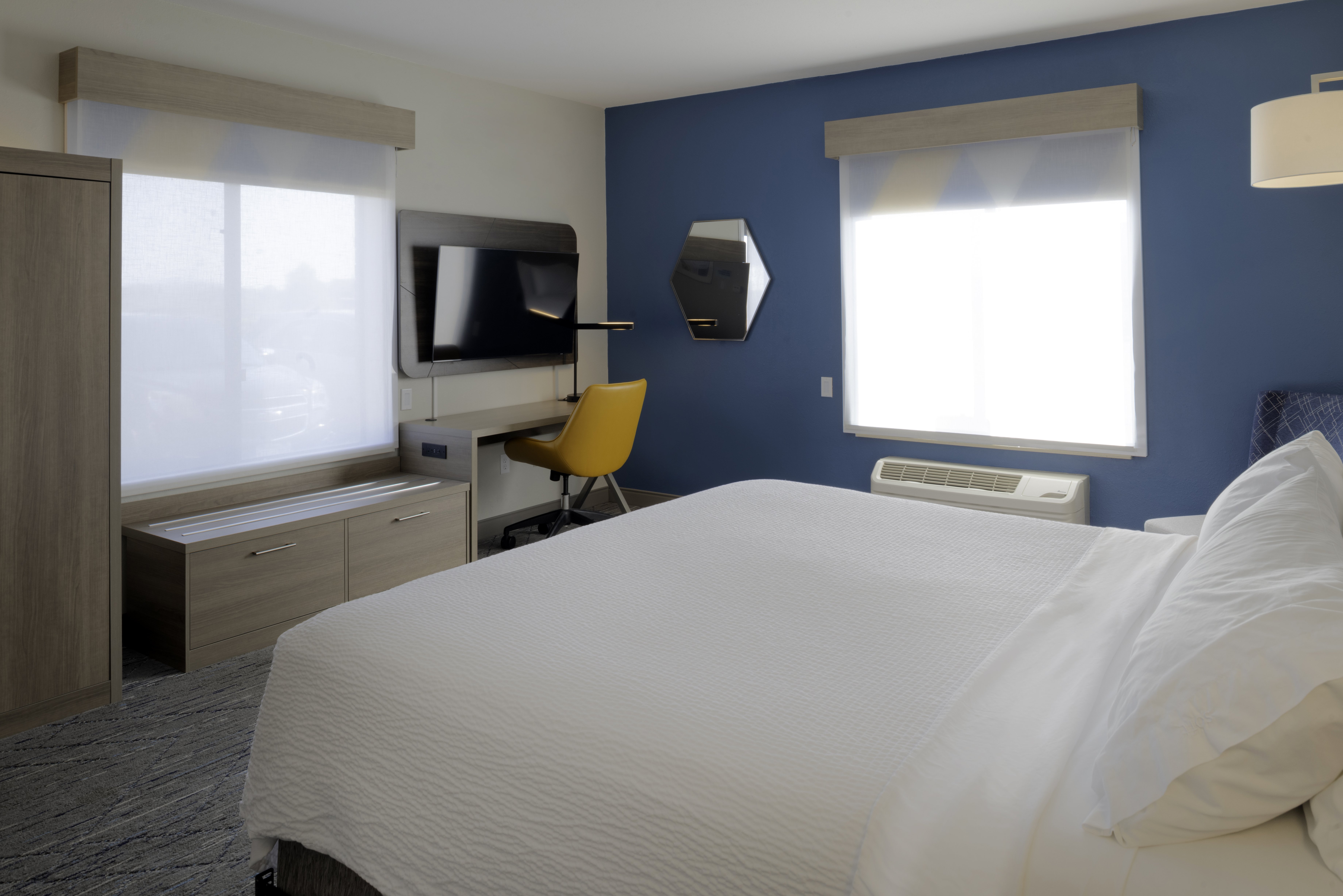 holiday inn express hotel and suites fort atkinson by ihg