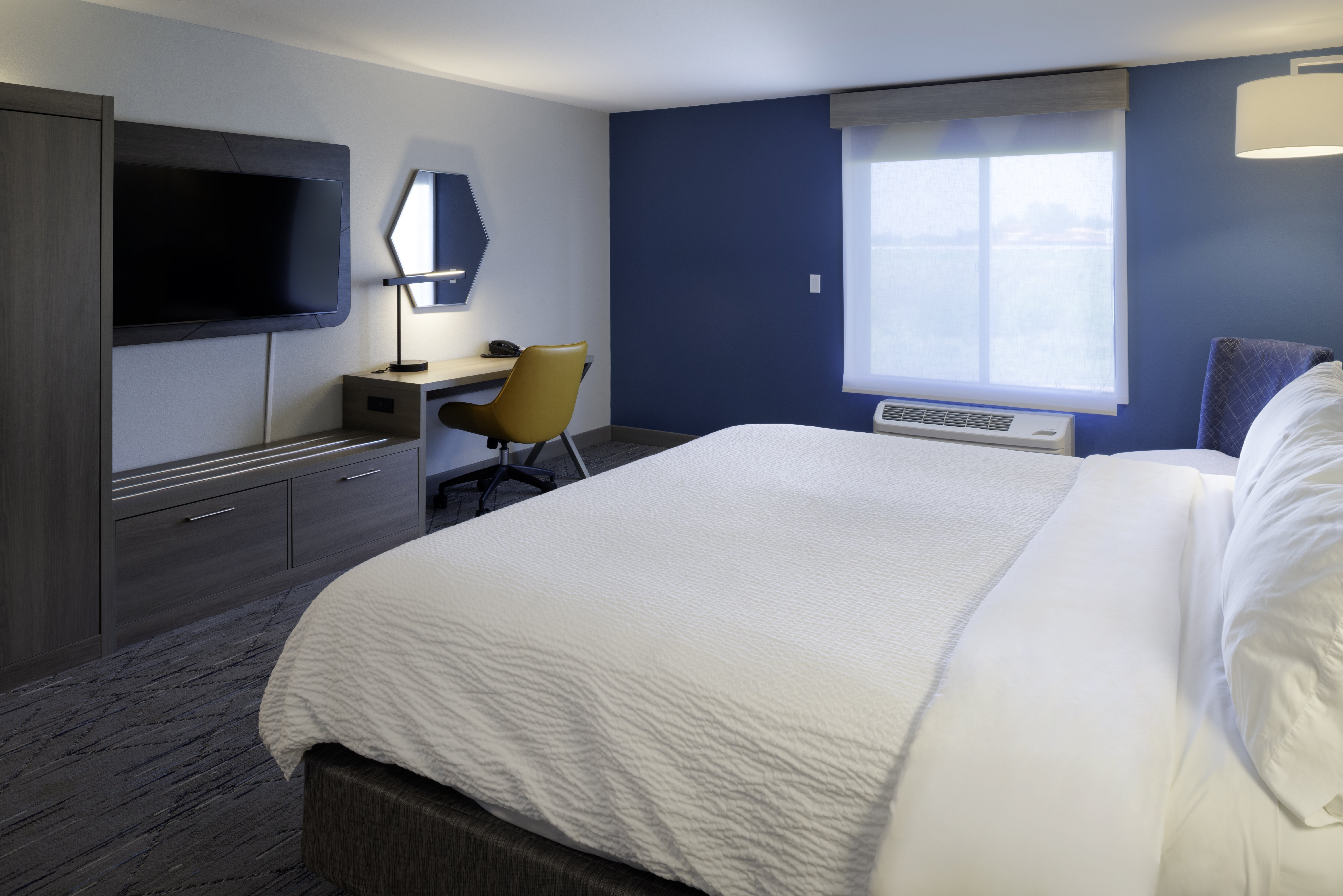 holiday inn express hotel and suites fort atkinson by ihg
