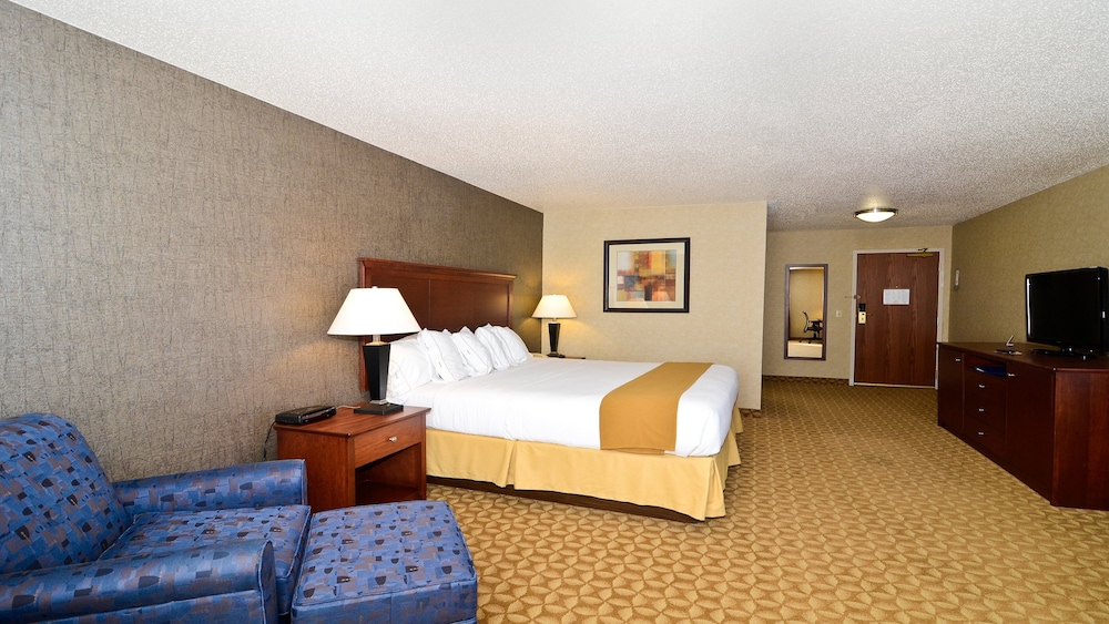 holiday inn express hotel and suites fort atkinson by ihg
