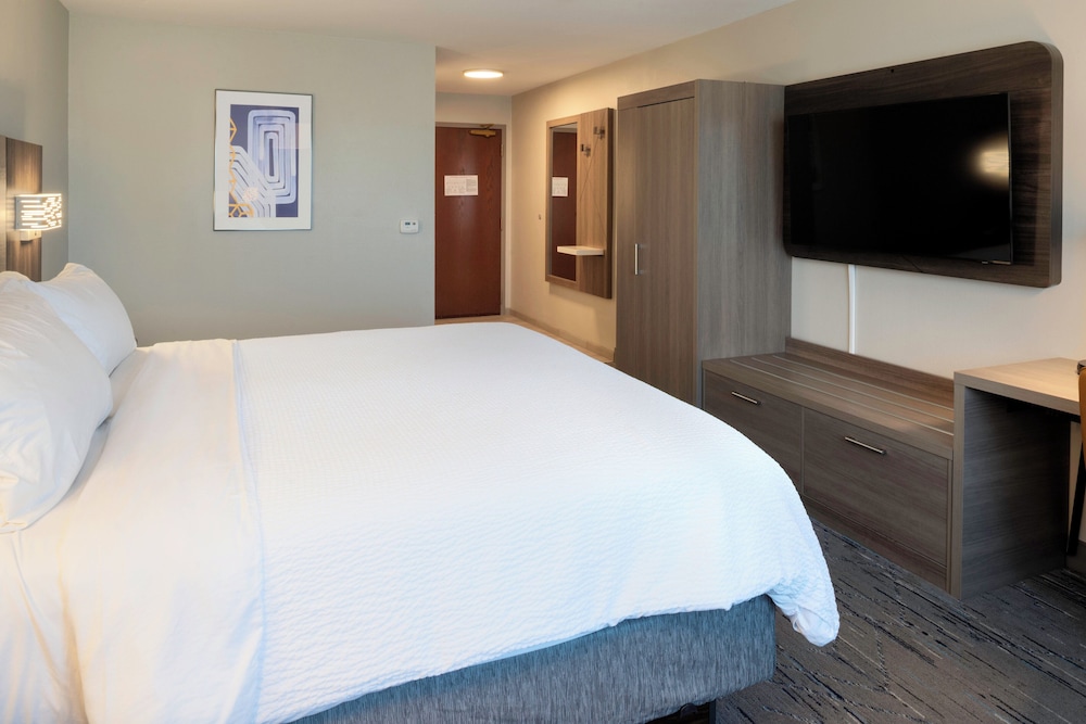 holiday inn express hotel and suites fort atkinson by ihg