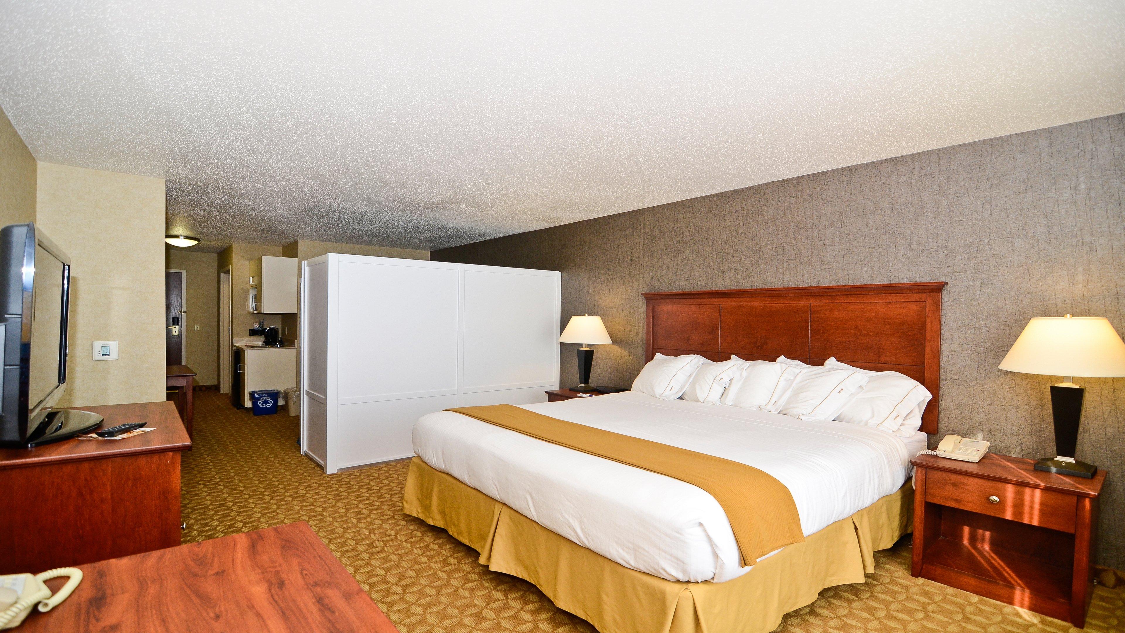 holiday inn express hotel and suites fort atkinson by ihg